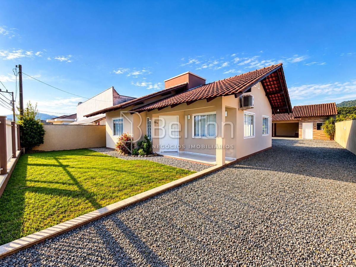 Casa com edícula à Venda em Rio dos Cedros/SC