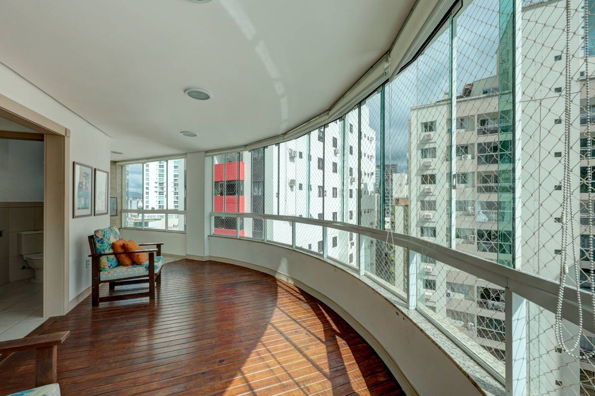 Apartamento semimobiliado com 3 dormitórios e 2 vagas no Centro Sul de Balneário Camboriú - Apartamento em Centro, Balneário Camboriú - à venda - Desc Imóveis