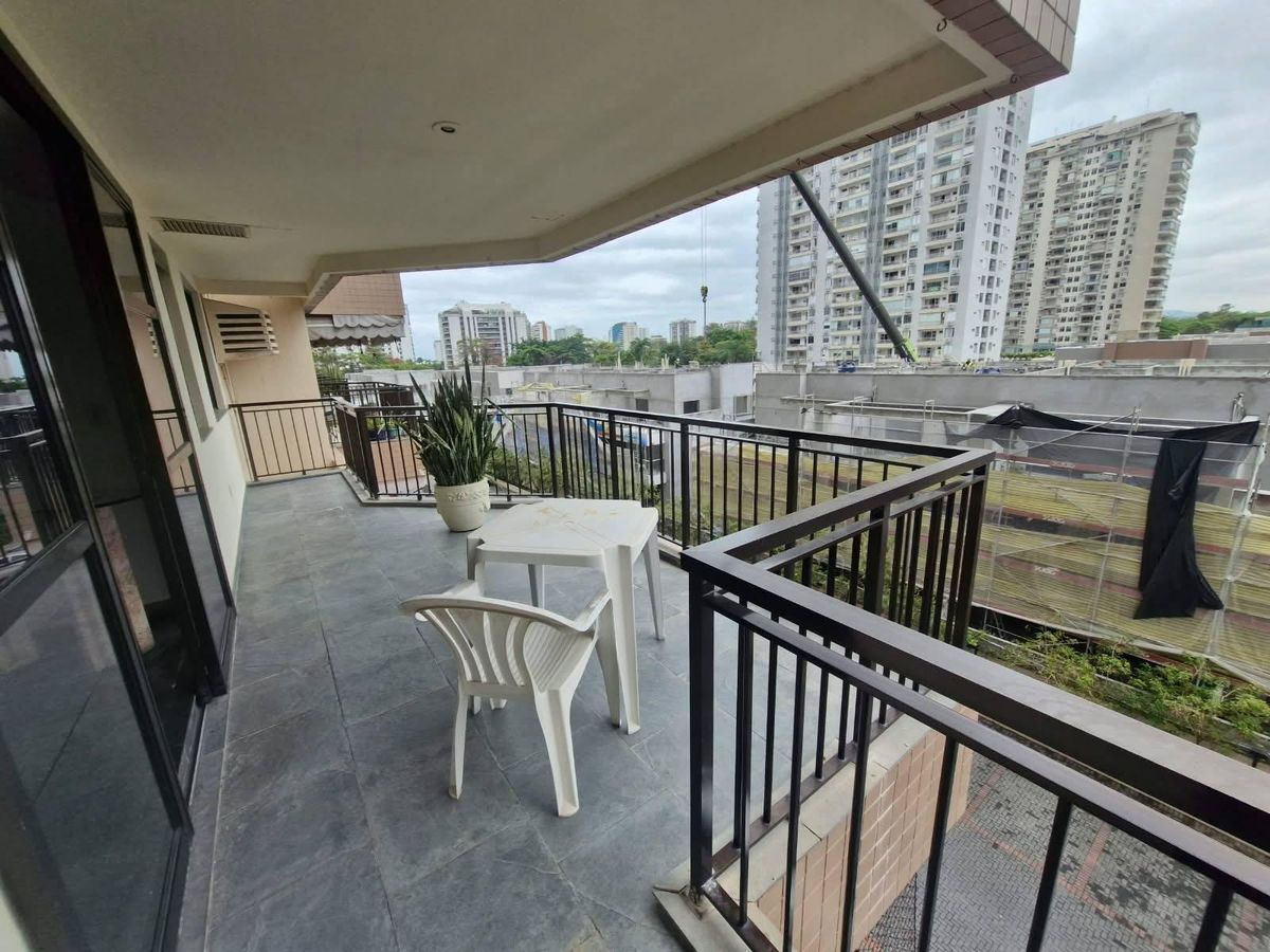 Apartamento com 2 Quartos, no Condomínio Four Seasons na Barra da Tijuca, Rio de Janeiro/RJ.