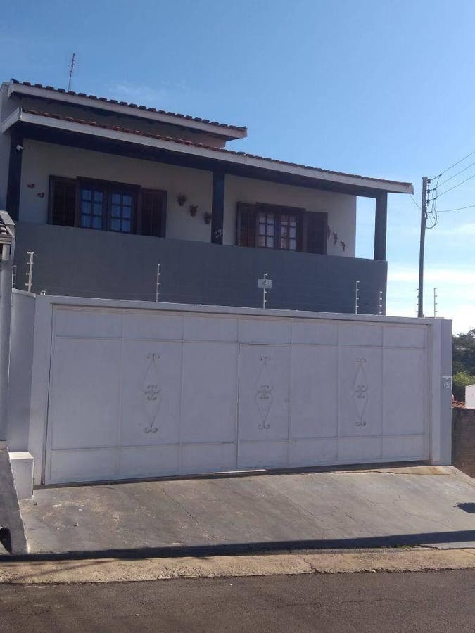 Casa à Venda com 4 Quartos, 3 Pavimentos e Garagem para 3 Carros em Recanto dos Bem-Te-Vis - Avaré - Sobrado em Recanto dos Bem-Te-Vis, Avaré - à venda - CRYSTAL IMÓVEIS