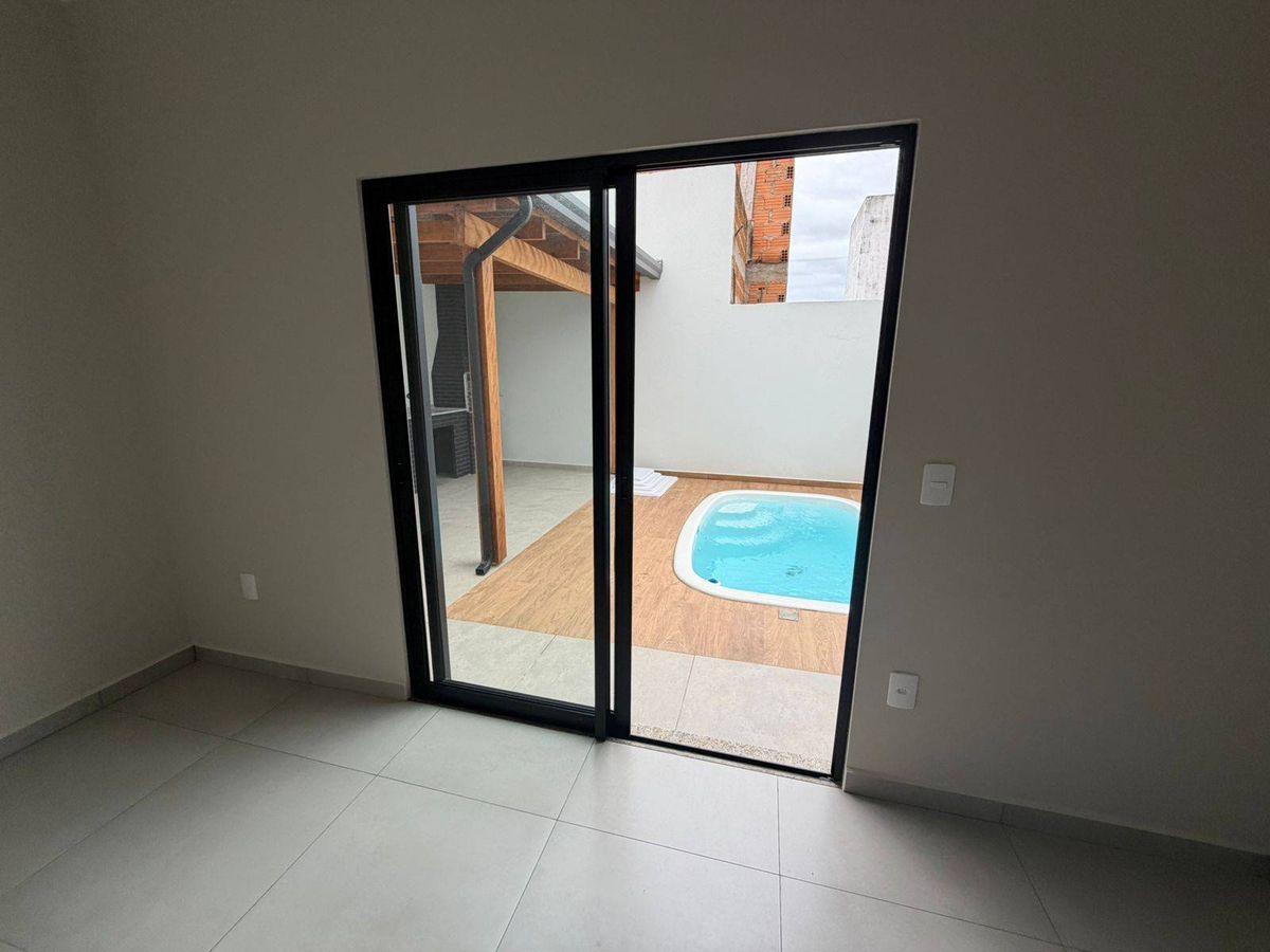 Casa à Venda com 3 quartos, no bairro Nova Barra Velha - Barra Velha Cód. 2768