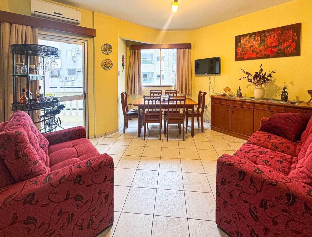 Apartamento mobiliado com 01 dormitório e sacada à venda no Centro de Balneário Camboriú - Apartamento em Centro, Balneário Camboriú - à venda - Desc Imóveis