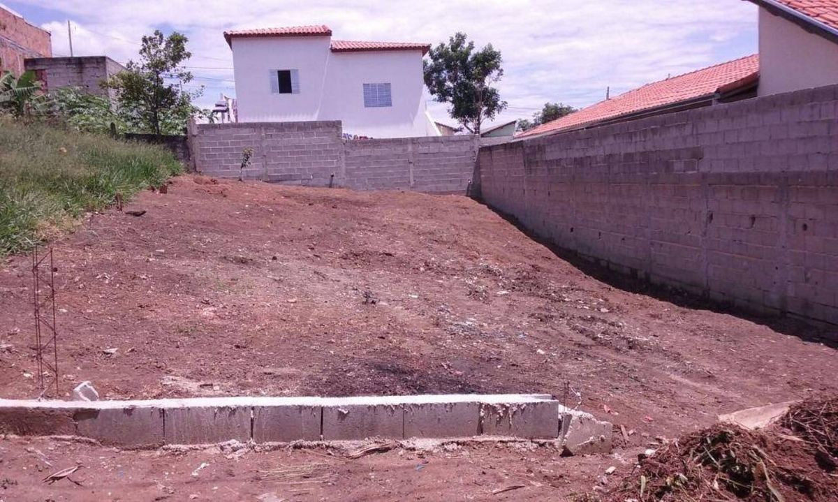 Lote/Terreno à Venda, Conjunto Residencial Araretama - Pindamonhangaba - Lote/Terreno em Conjunto Residencial Araretama, Pindamonhangaba - à venda - EDSON DERRICO IMOVEIS LTDA