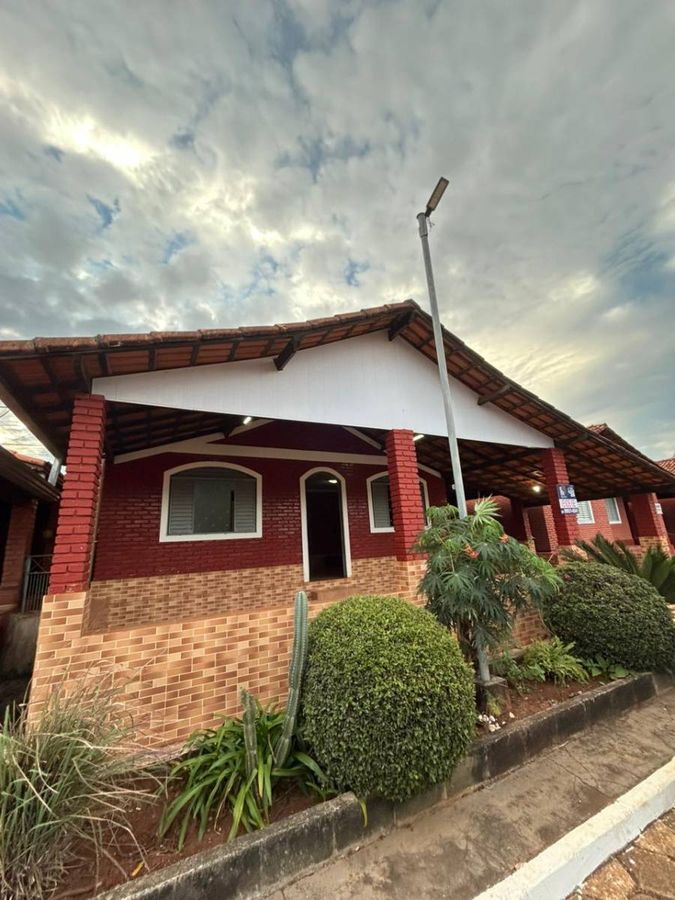 CHALÉ A VENDA CODOMINIO VILA VERDE - Casa de Condomínio em Mansões das Águas Quentes, Caldas Novas - à venda - Brasília Imóveis Ltda
