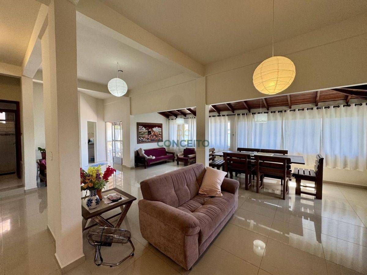 Casa com Vista Mar para Locação com 03 Dormitórios – Espaço, Conforto e Exclusividade ao Lado do Centro de Florianópolis