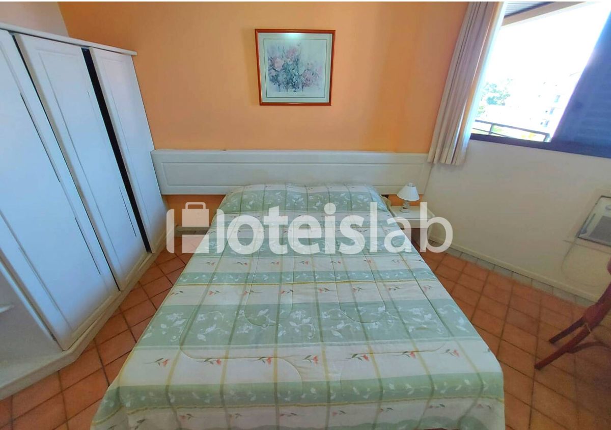 Lindo apartamento de dois quartos em aluguel anual no condomínio frente mar Merit Plaza