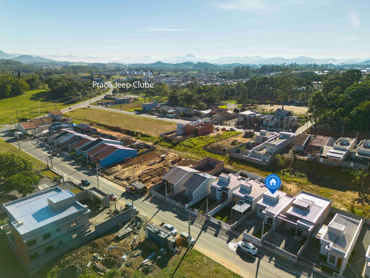 Casa ao Lado da Praça do Jeep Clube no Bairro Warnow, Indaial