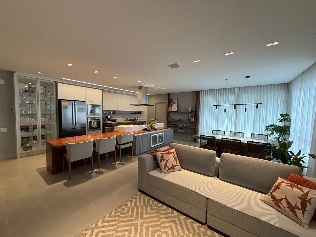 Apartamento a venda , 3 Quartos, 3 Suites, Semi Mobiliado,167m² no Córrego Grande, Florianopolis