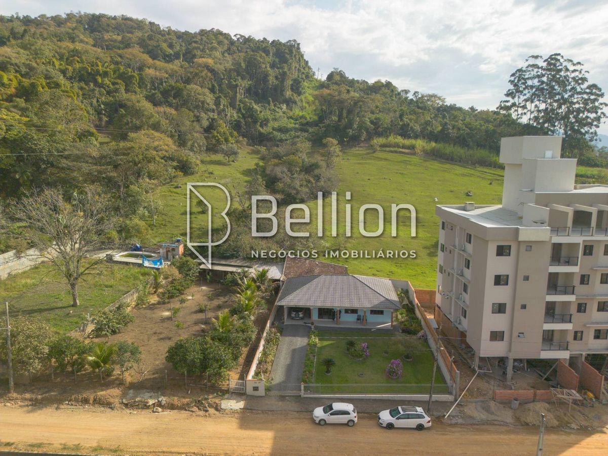 Casa à Venda em Indaial 200 m², 3 Quartos e Terreno de 600 m²