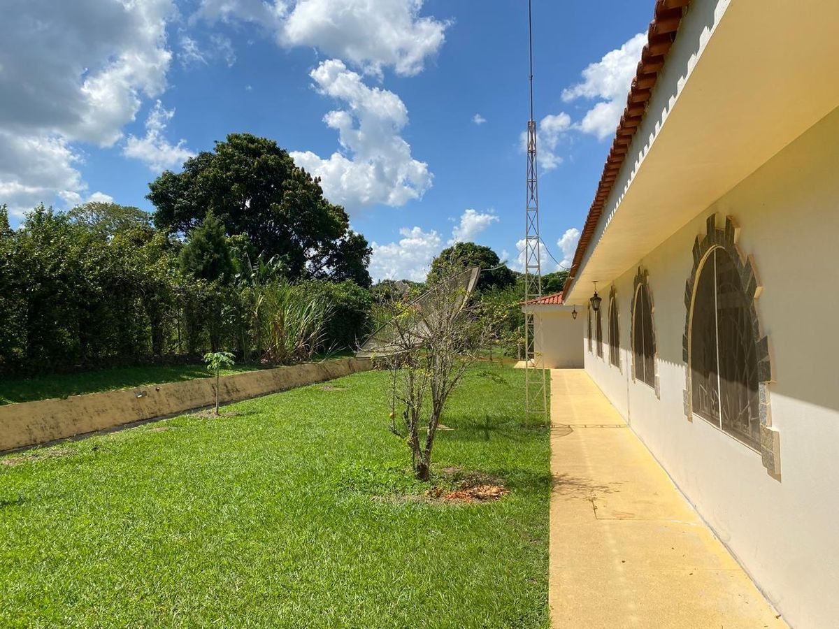 Linda casa campo AT 4000m2, AC 376me, 4 dorm. 2 suítes, piscina, salas amplas, sauna seca, churras., pomar, ar. verde em meio à natureza., foto 4