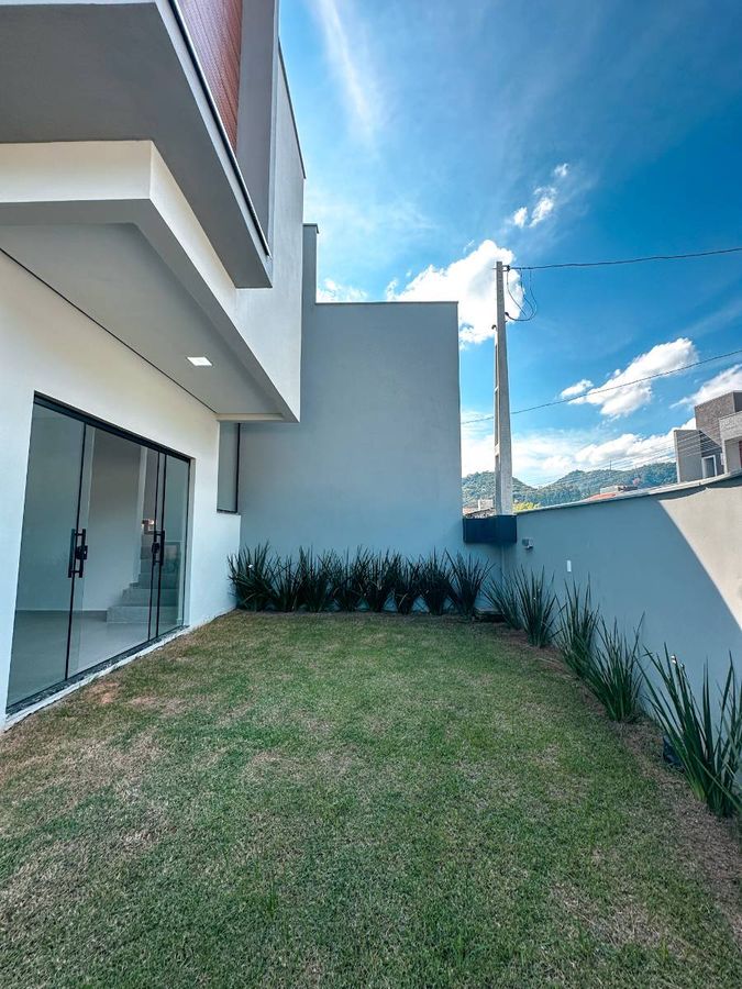 Geminado de Esquina com 1 Suíte + 2 Quartos no bairro Amizade