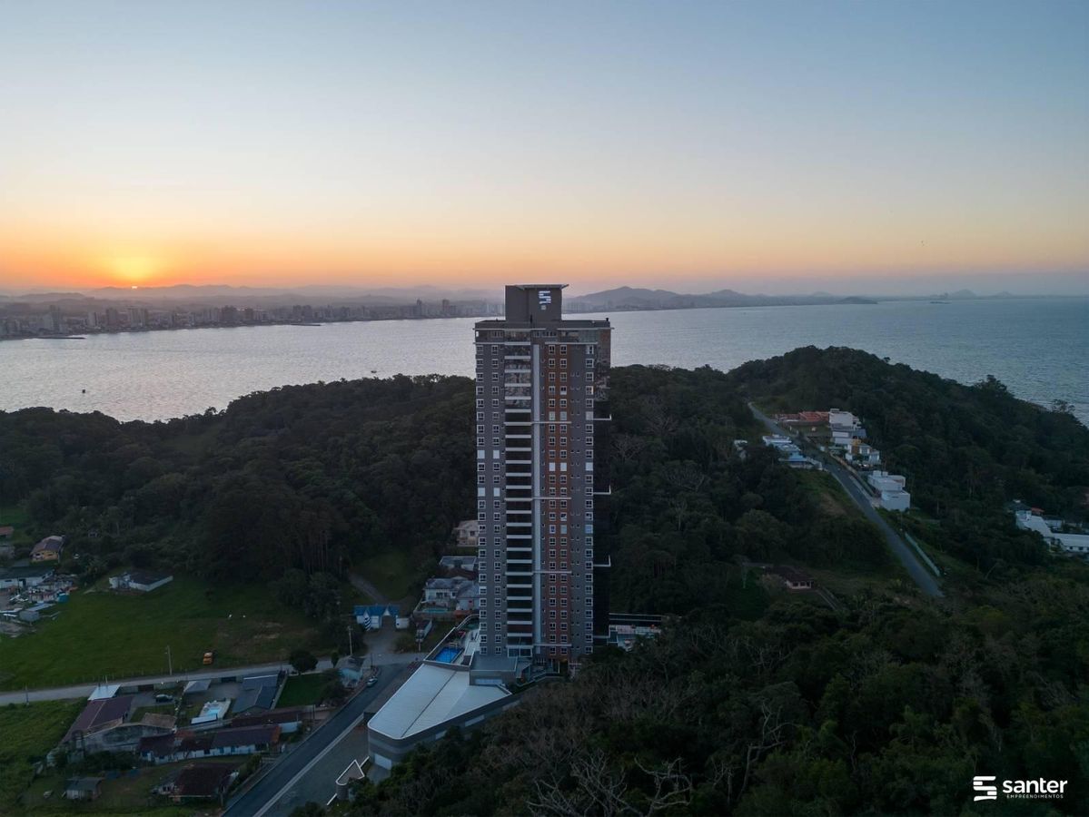 Apartamento com 3 quartos, no bairro Centro - Penha Cód. 98 214