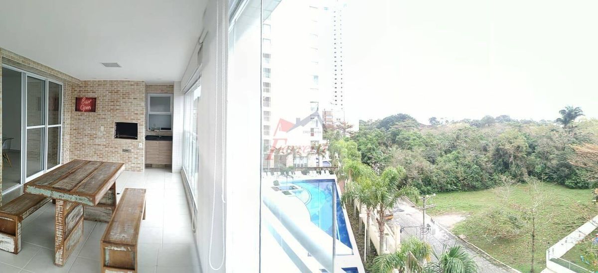 Apartamento com 3 suítes à venda na Enseada Guarujá SP