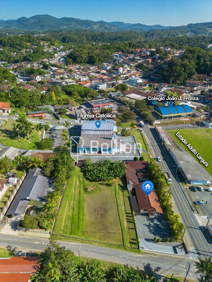 Com duas casas e 2.500m de terreno, medindo 50x50m, essa propriedade é a escolha certa para quem valoriza espaço e quer um imóvel que proporcione várias possibilidades.