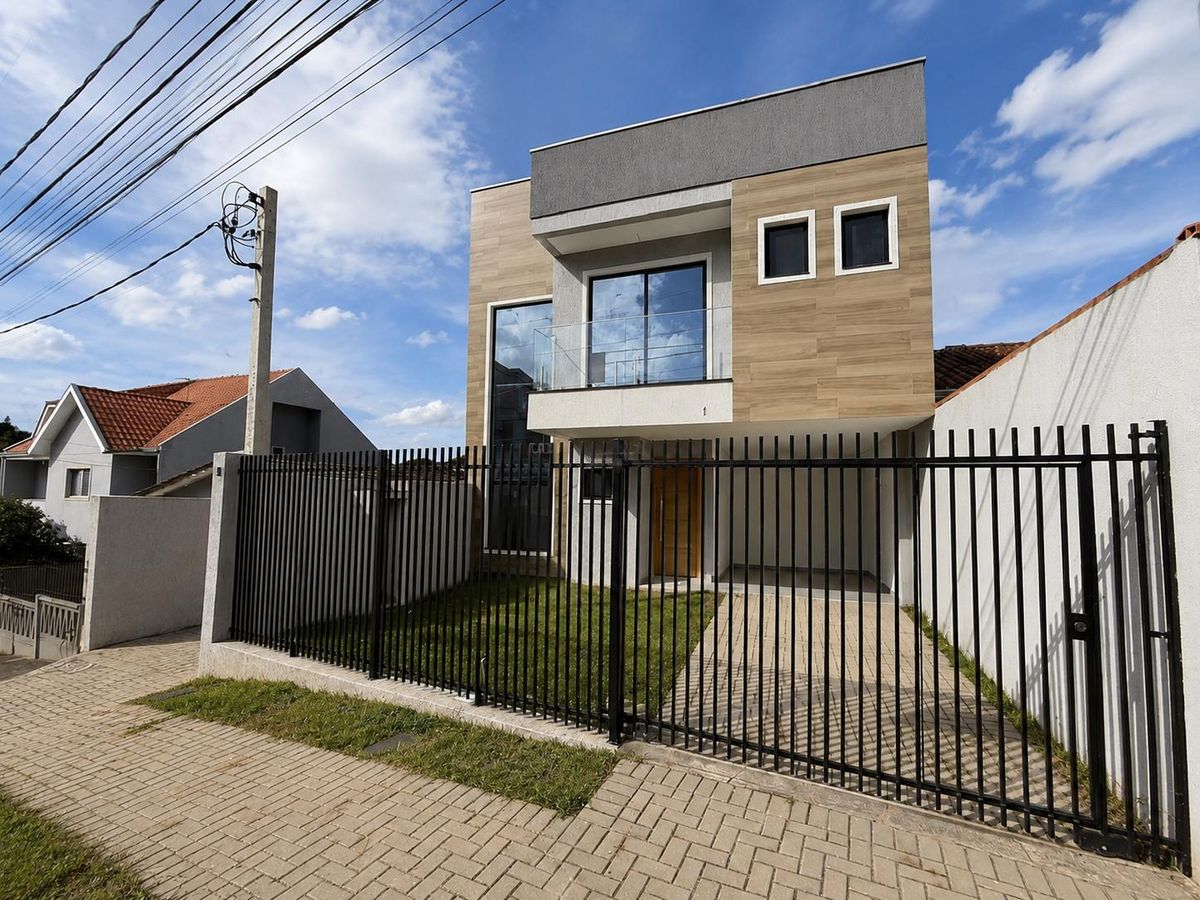 Sobrado Alto Padrão a Venda no Xaxim frente de Rua, 3 Dormitórios sendo - 3 Suítes - R$: 870.000,00 - Sobrado em Xaxim, Curitiba - à venda - EMG&J Assessoria Imobiliária Ltda