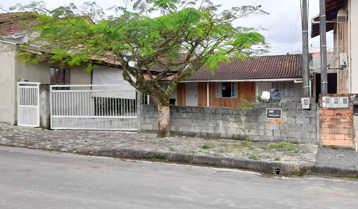 Casa Com 02 Quartos e 360m² De Área De Terreno | Chico de Paulo - Jaraguá do Sul - Casa em Chico de Paulo, Jaraguá do Sul - à venda - Eskala Imóveis LTDA