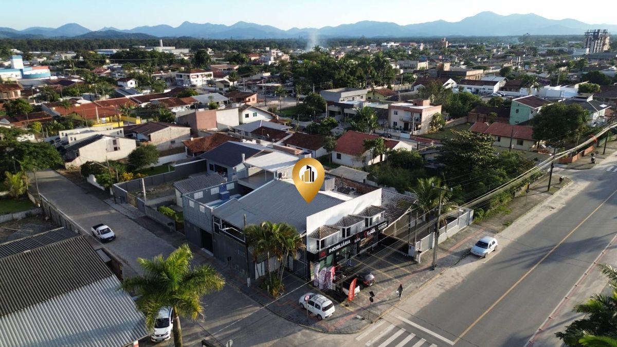 Predio com apto + sala comercial em Itapema do Norte - Casa em Itapema do Norte, Itapoá - à venda - Imobiliaria Patricia Claudino