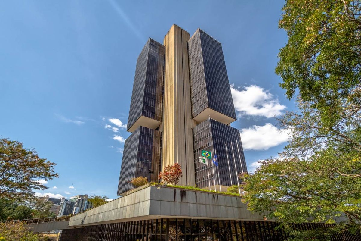 Bancos negociam ajuste no teto de 12% do crédito imobiliário com Selic a 14%