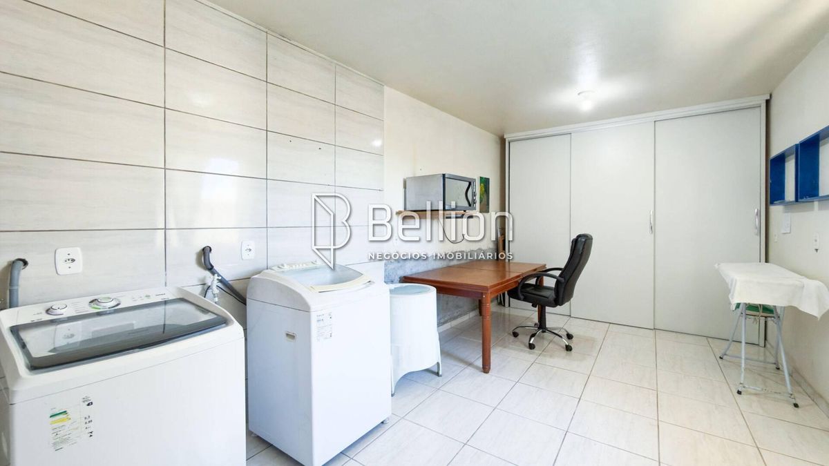 Sobrado com 3 quartos, 444m² de terreno e piscina na Estrada das Areias em Indaial