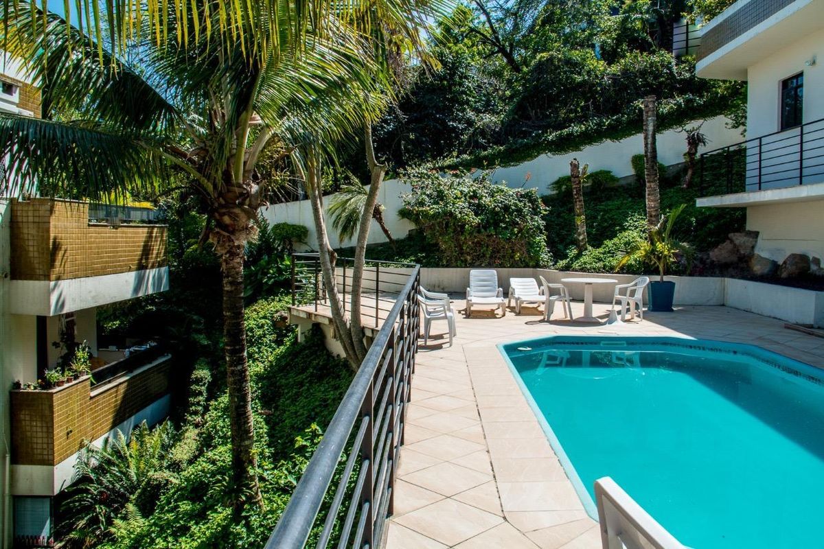 Apartamento de alto padrão a 50m do mar