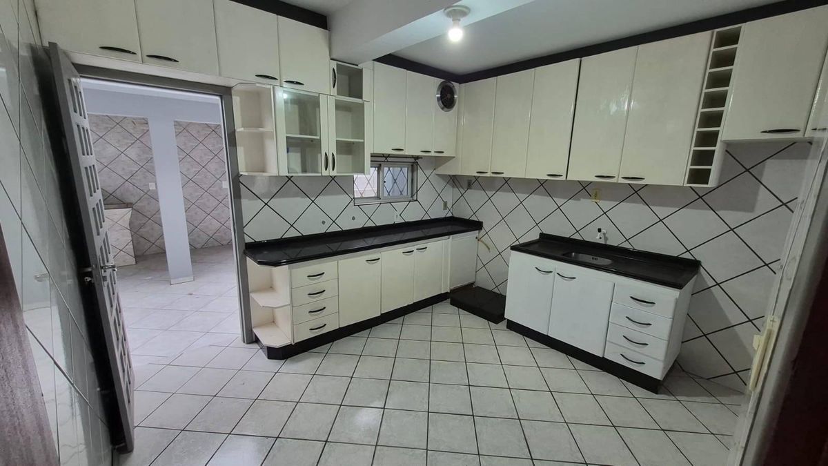Aluguel Casa 03 Dormitórios (Sendo 01 suíte) no Bairro Tabuleiro - Casa em Tabuleiro, Camboriú - para locação - Ilaini Imóveis