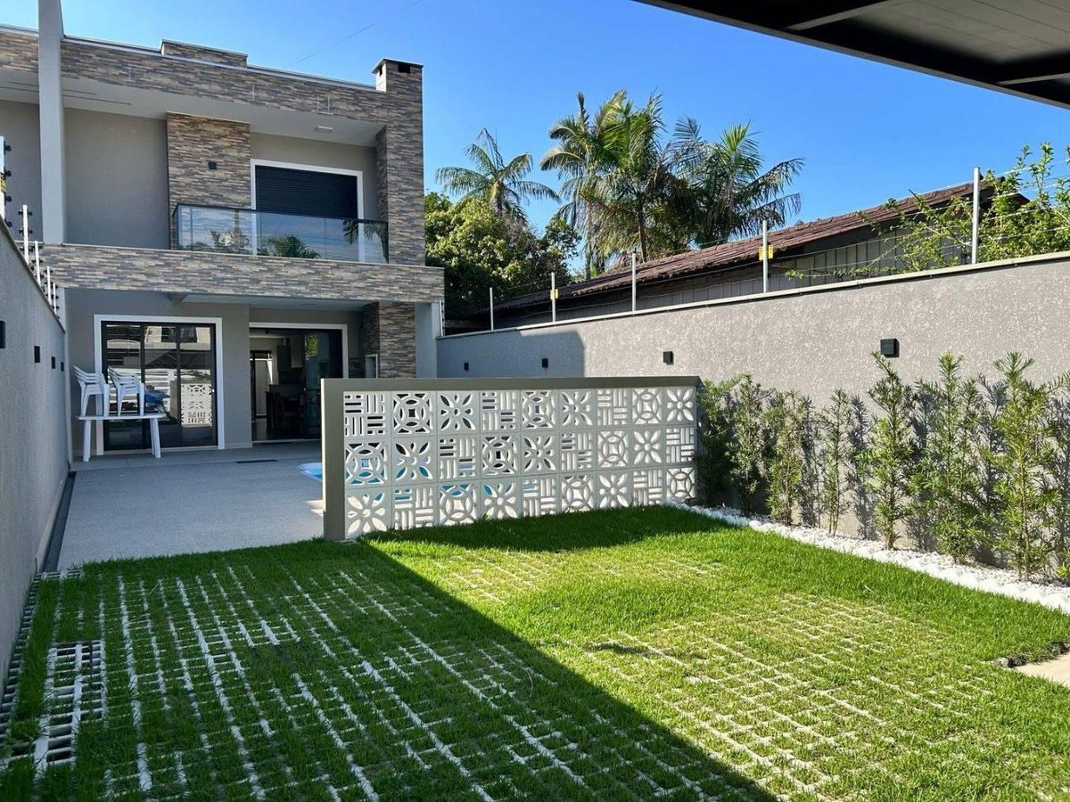 Sobrado com 3 dormitórios à venda, 146 m² por R$ 1.200.000,00 - Sai Mirim - Itapoá/SC - Sobrado em Sai Mirim, Itapoá - à venda - Nossa Praia Imóveis