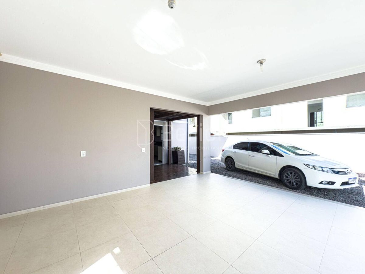 Casa com suíte no centro de Rodeio