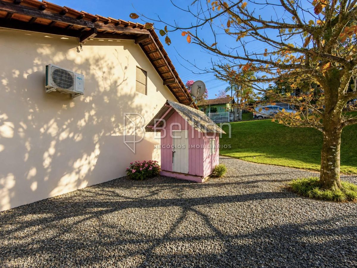 Casa com 3 Quartos e Terreno de 600 m² à Venda em Timbó