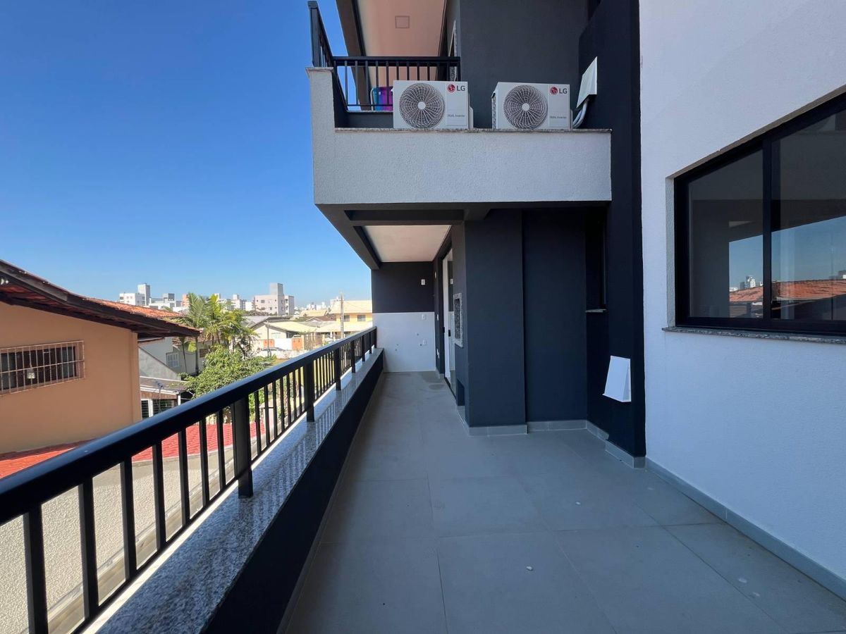 Apartamento no Res. Radial Concept com área externa no bairro Gravatá/SC