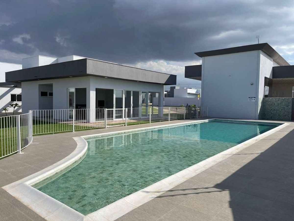 Casa com 2 quartos, 1 suíte