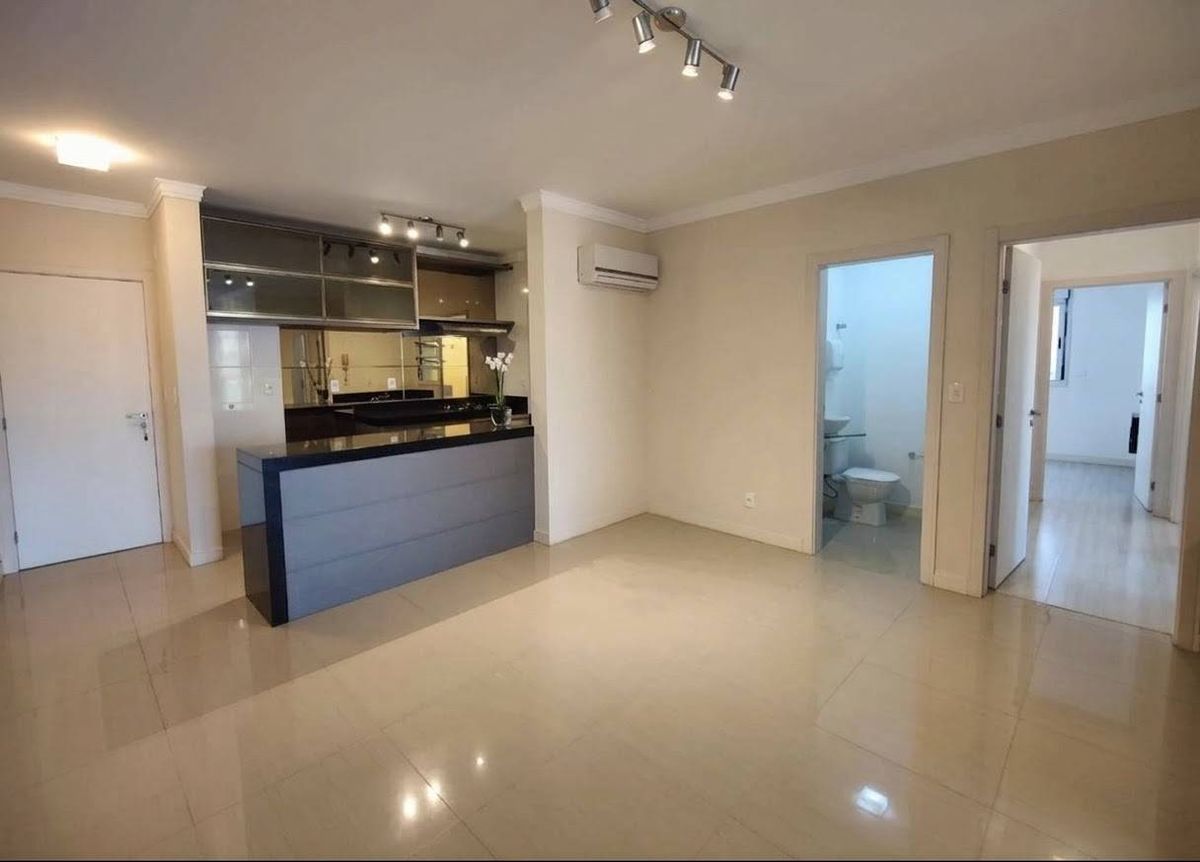 Apartamento para Locacao com 3 quartos,  1 Suíte , 106m ² no bairro Canto - Florianópolis
