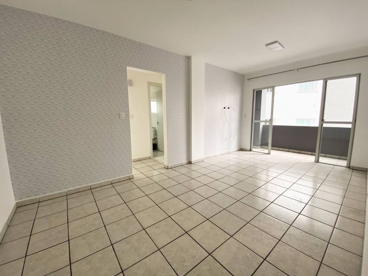 Apartamento para locação anual sem mobilia, de 02 dormitórios, de frente com a 3ª avenida - Apartamento em Centro, Balneário Camboriú - para locação - Desc Imóveis