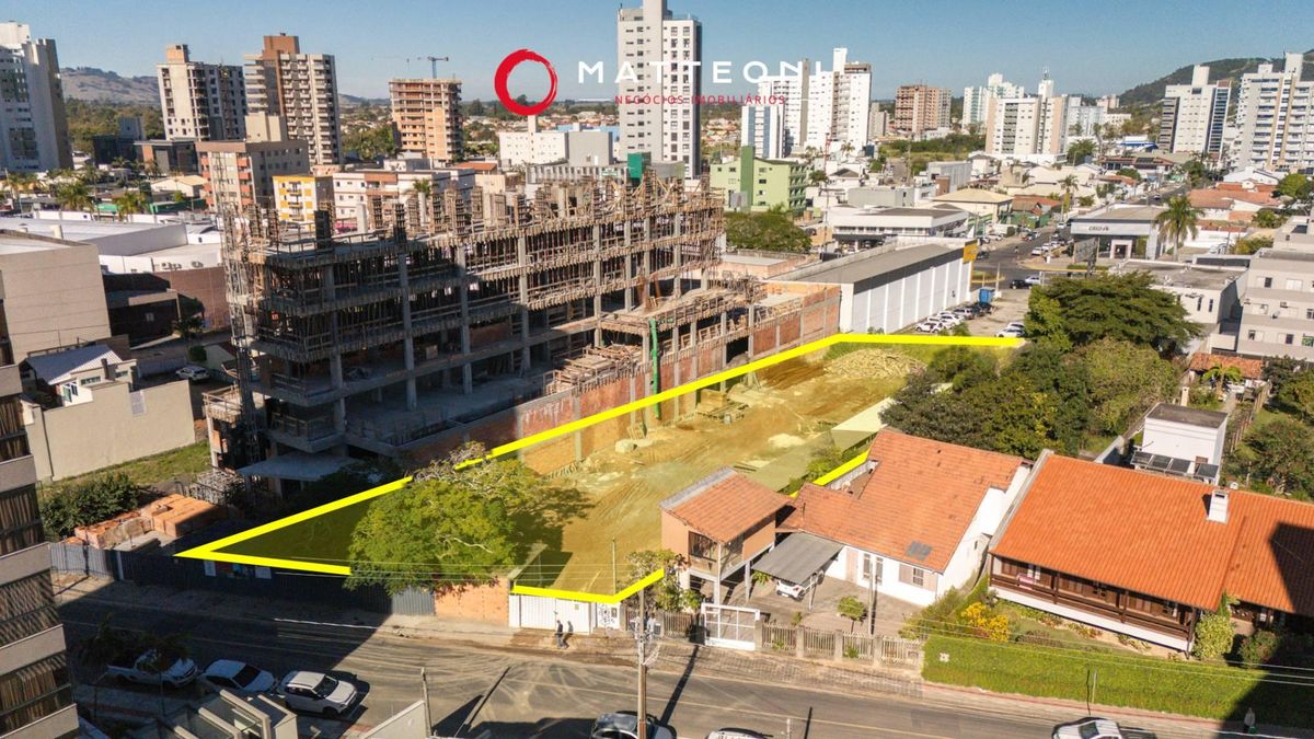 Terreno com 1.470 m² à venda na Avenida Rosário no Centro de Tubarão