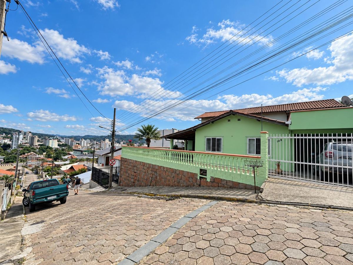 Casa de Alvenaria - Aluguel - 04 dormitórios - 165m2 - Semi Mobiliada - Rua Massaranduba - Canta Galo - Rio do Sul - Casa em Canta Galo, Rio do Sul - para locação - Cifra Imóveis e Empreendimentos Imobiliários