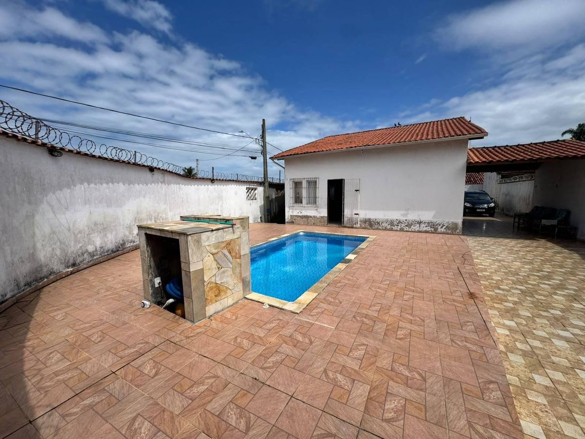 arquitetura simples com telhado de cerâmica