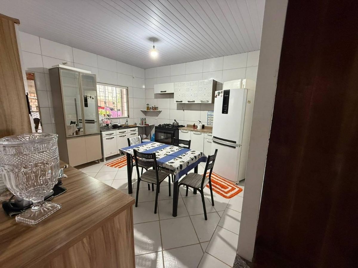 Casa com 3 quartos, 1 suíte