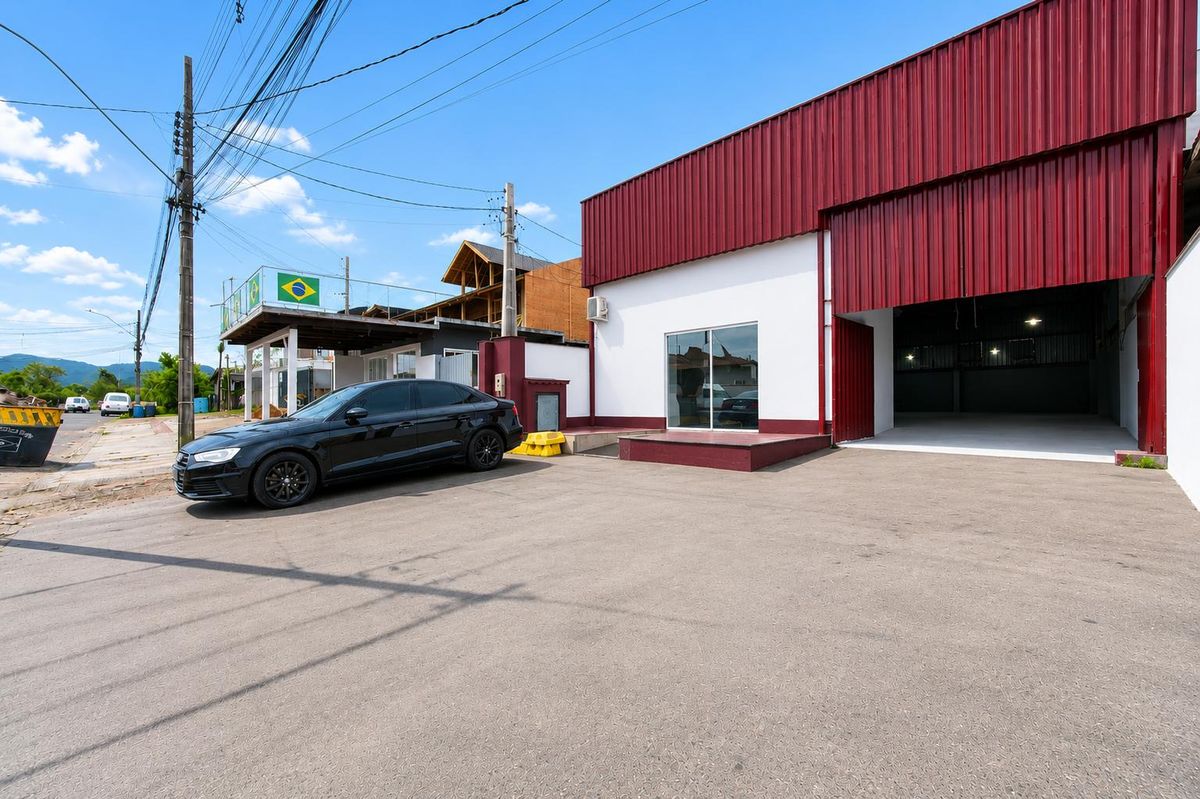 Galpão reformado para locação anual, com 186m², localizado no Bairro São Vicente, em Itajaí/SC, quase de esquina. - Galpão em São Vicente, Itajaí - para locação - I3 CORRETORES ASSOCIADOS S/S