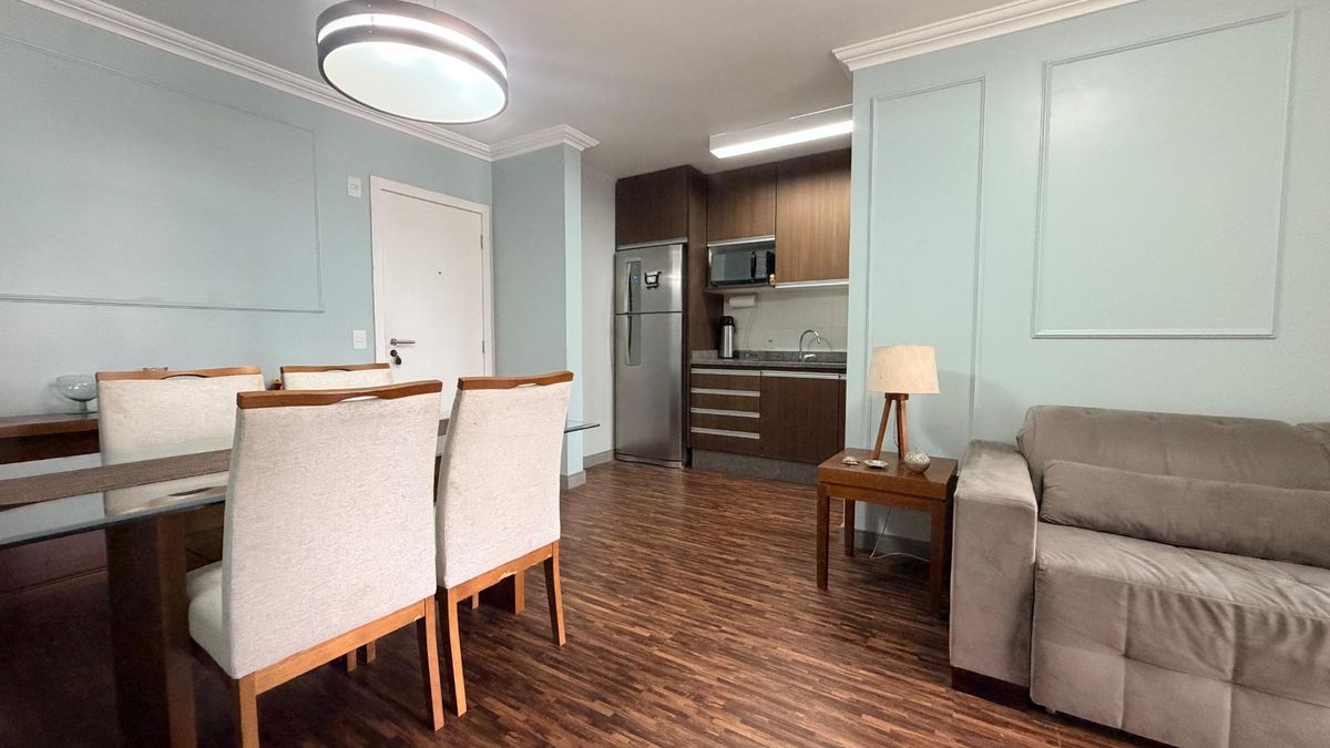 Apartamento para locação anual, totalmente mobiliado, decorado e equipado, com 2 quartos (sendo uma suíte), 2 vagas de garagem, Edifício Plaza Firenza, no bairro Fazenda, Itajaí-SC - Apartamento em Fazenda, Itajaí - para locação - I3 CORRETORES ASSOCIADOS S/S