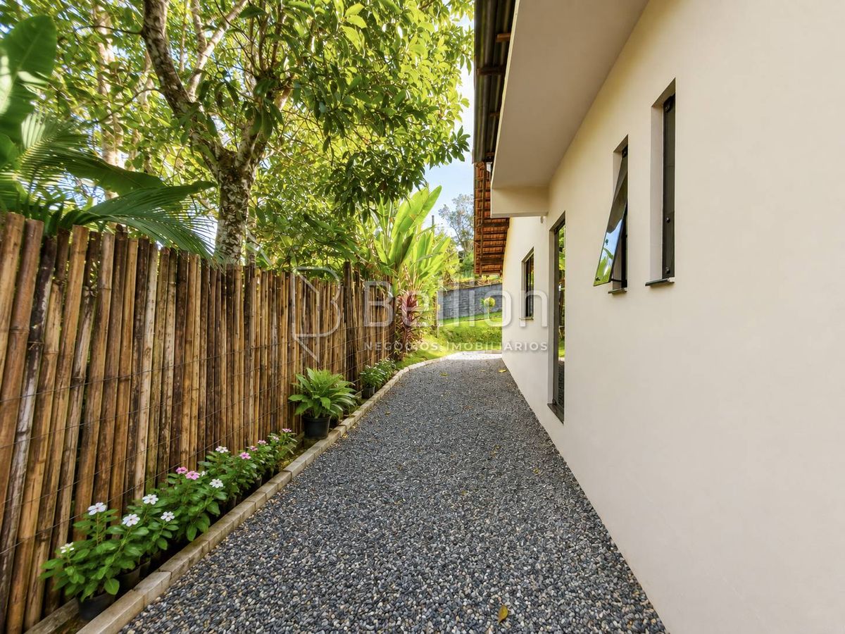Casa com 3 Quartos e Terreno de 600 m² à Venda em Timbó