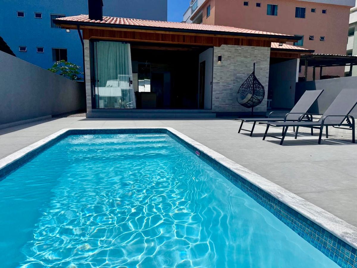 Casa 2 Quartos com Piscina - Praia de Bombas, Bombinhas/SC - Casa em Bombas, Bombinhas - para temporada - JBR INVESTIMENTOS IMOBILIARIOS