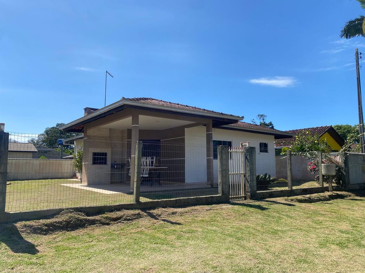 Casa aconchegante de esquina 3 quartos com suíte Semimobiliada - Casa em Balneário Palmeiras, Itapoá - à venda - Imobiliária Cimax Ltda