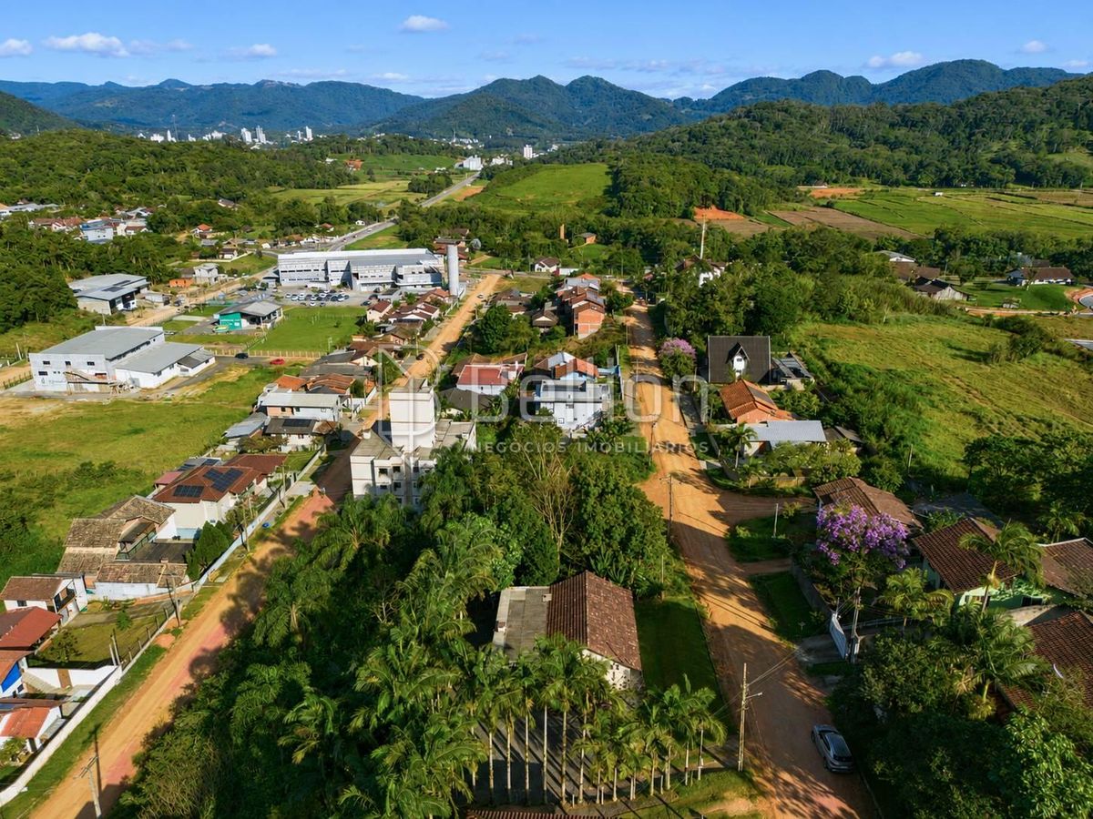 Casa com 3 Quartos e Terreno de 600 m² à Venda em Timbó