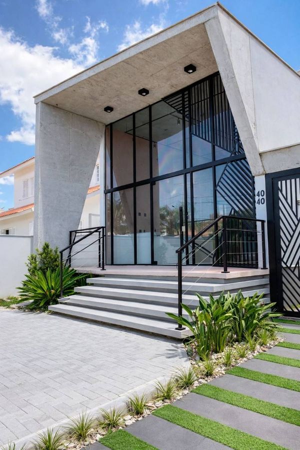 Casa de Alto Padrão com Estrutura Residencial e Comercial