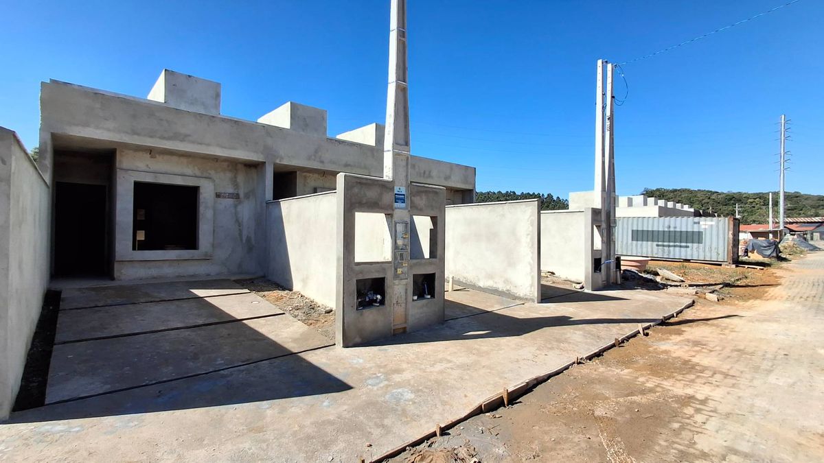 Geminado a venda em Caixa da Água - Casa em Caixa D'Agua, Guaramirim - à venda - Guara Imóveis Ltda