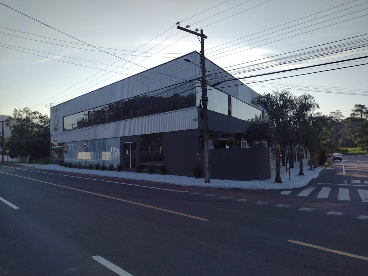 Comercial - Comercial em Nereu Ramos, Jaraguá do Sul - para locação - MAVIC IMÓVEIS