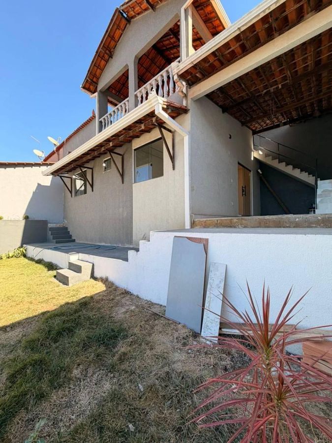 🏡 Casa 2 Quartos com Terraço e 8 Vagas no Jardim das Alterosas 2ª Seção | Betim - Casa em Jardim das Alterosas - 2ª Seção, Betim - à venda - Via M Empreendimentos Imobiliários Ltda