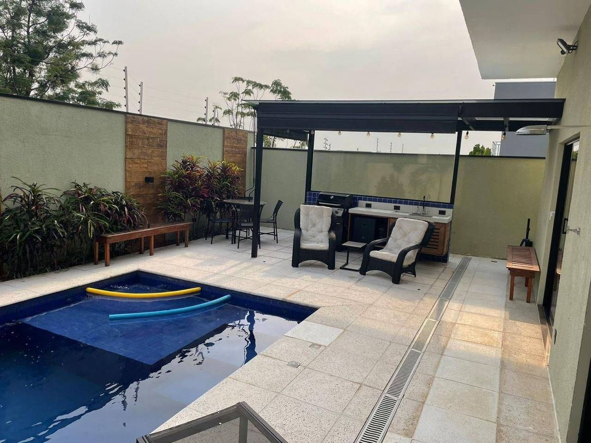 Casa com 4 quartos e 284 m² em Vila Guilhermina, Praia Grande