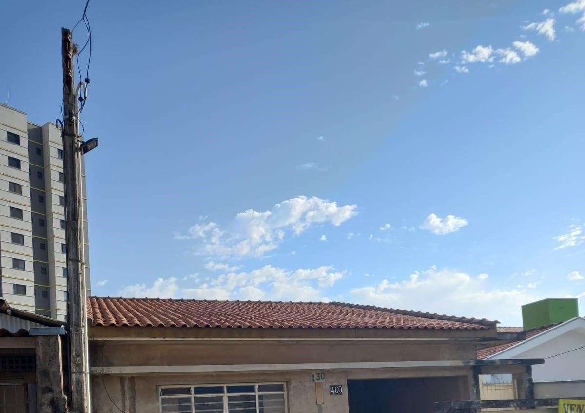 Casa 3 dormit, sendo 1 suíte com 3 vagas. Sala e cozinha grandes e quintal. Ótima localização em Valinhos., foto 3