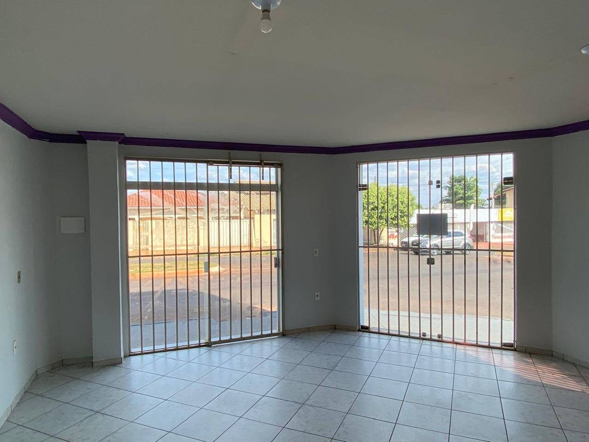 SOBRADO COM PONTOS COMERCIAIS A VENDA CONJUNTO RIO PRETO