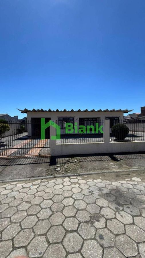 Amplo Terreno com Duas Casas – Bairro Machados, Navegantes - Casa em Machados, Navegantes - à venda - Biank Imóveis